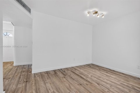 Condominio en venta en Miami, Florida, 1 dormitorio, 83.43 m2 № 2007333 - foto 13