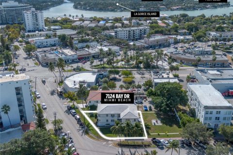 Propiedad comercial en venta en Miami Beach, Florida, 439.61 m2 № 2439082 - foto 3