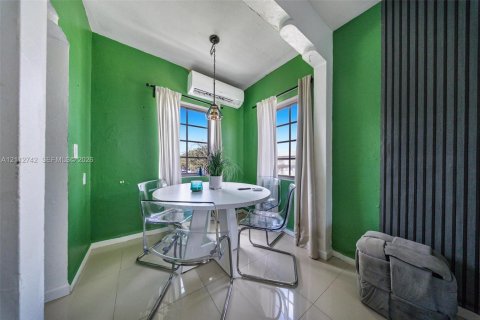 Propiedad comercial en venta en Miami Beach, Florida, 439.61 m2 № 2439082 - foto 12