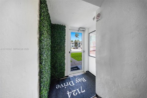 Propiedad comercial en venta en Miami Beach, Florida, 439.61 m2 № 2439082 - foto 8