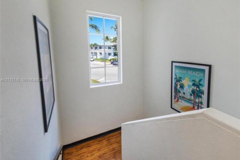 Propiedad comercial en venta en Miami Beach, Florida, 439.61 m2 № 2439082 - foto 11