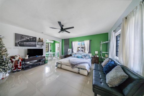 Propiedad comercial en venta en Miami Beach, Florida, 439.61 m2 № 2439082 - foto 13