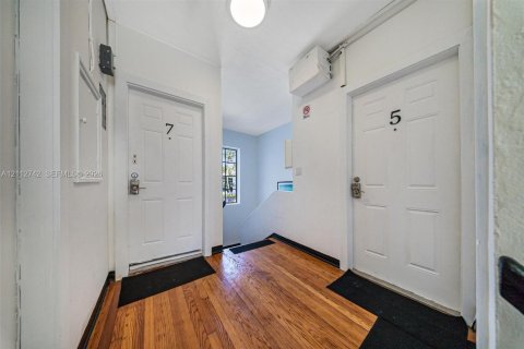 Propiedad comercial en venta en Miami Beach, Florida, 439.61 m2 № 2439082 - foto 10