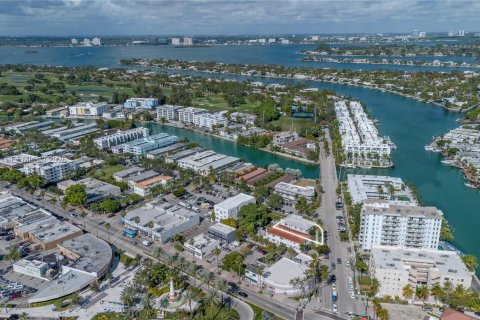 Propiedad comercial en venta en Miami Beach, Florida, 439.61 m2 № 2439082 - foto 14