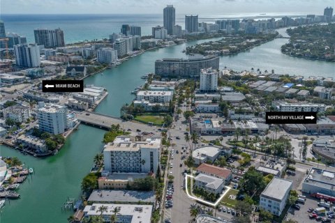 Propiedad comercial en venta en Miami Beach, Florida, 439.61 m2 № 2439082 - foto 1