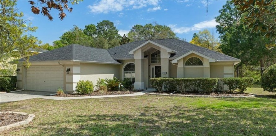 House in Homosassa, Florida 3 bedrooms, 165.92 sq.m. № 1590751