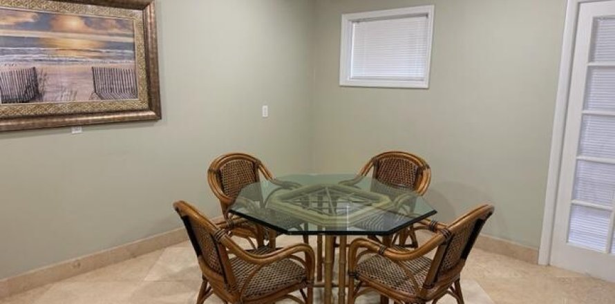 Condo in West Palm Beach, Florida, 2 bedrooms № 1129066