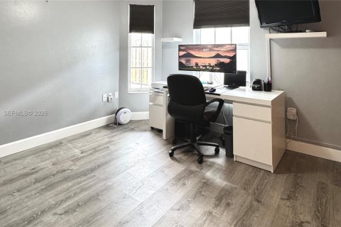 Casa en venta en Miami, Florida, 3 dormitorios, 115.11 m2 № 2066914 - foto 11