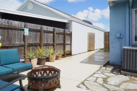 Casa en venta en Miami, Florida, 3 dormitorios, 115.11 m2 № 2066914 - foto 15