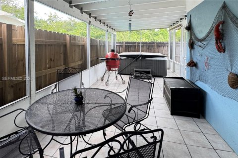 Casa en venta en Miami, Florida, 3 dormitorios, 115.11 m2 № 2066914 - foto 13