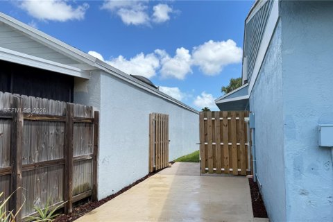 Casa en venta en Miami, Florida, 3 dormitorios, 115.11 m2 № 2066914 - foto 19