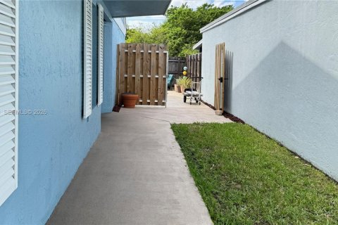 Casa en venta en Miami, Florida, 3 dormitorios, 115.11 m2 № 2066914 - foto 20