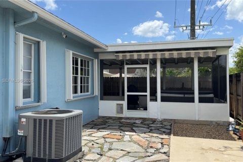 Casa en venta en Miami, Florida, 3 dormitorios, 115.11 m2 № 2066914 - foto 17