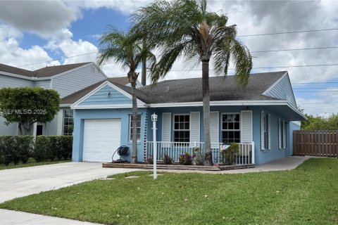 Casa en venta en Miami, Florida, 3 dormitorios, 115.11 m2 № 2066914 - foto 2