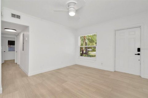 Casa en venta en Tampa, Florida, 3 dormitorios, 96.25 m2 № 1828581 - foto 7