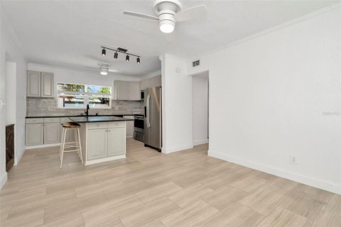 Casa en venta en Tampa, Florida, 3 dormitorios, 96.25 m2 № 1828581 - foto 6