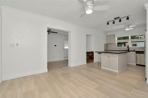 Casa en venta en Tampa, Florida, 3 dormitorios, 96.25 m2 № 1828581 - foto 8