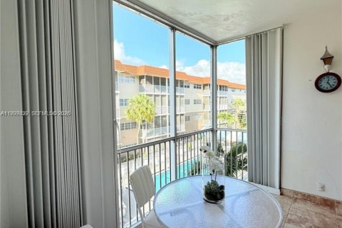 Condominio en venta en Hallandale Beach, Florida, 1 dormitorio, 67.26 m2 № 2078147 - foto 14