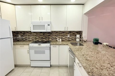Condominio en venta en Hallandale Beach, Florida, 1 dormitorio, 67.26 m2 № 2078147 - foto 4