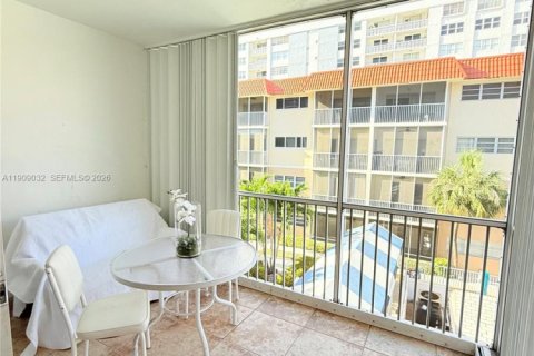 Condominio en venta en Hallandale Beach, Florida, 1 dormitorio, 67.26 m2 № 2078147 - foto 19