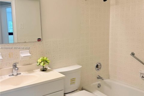 Condominio en venta en Hallandale Beach, Florida, 1 dormitorio, 67.26 m2 № 2078147 - foto 11