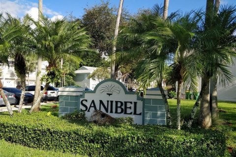 Townhouse in Tamarac, Florida 2 bedrooms, 95.32 sq.m. № 2083815