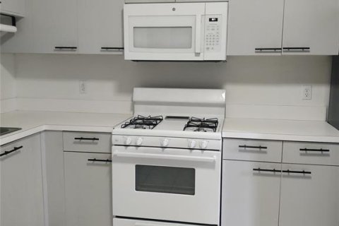 Townhouse in Tamarac, Florida 2 bedrooms, 95.32 sq.m. № 2083815 - photo 3