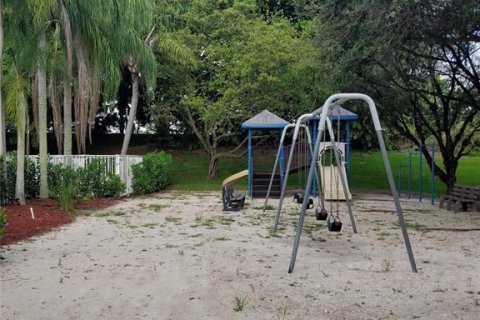 Townhouse in Tamarac, Florida 2 bedrooms, 95.32 sq.m. № 2083815 - photo 12