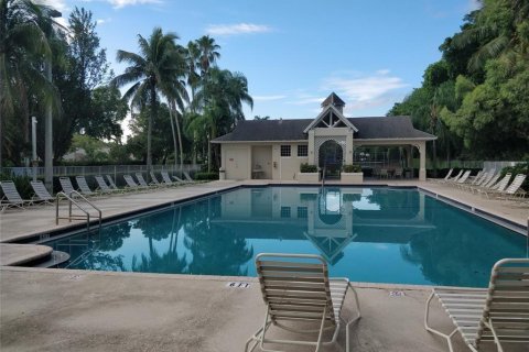 Townhouse in Tamarac, Florida 2 bedrooms, 95.32 sq.m. № 2083815 - photo 13