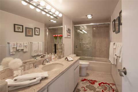 Condominio en venta en Miami, Florida, 2 dormitorios, 215.53 m2 № 1982033 - foto 16