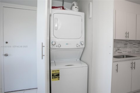 Condominio en venta en Miami, Florida, 2 dormitorios, 215.53 m2 № 1982033 - foto 20