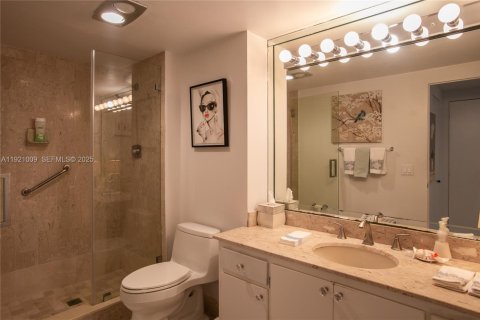 Condominio en venta en Miami, Florida, 2 dormitorios, 215.53 m2 № 1982033 - foto 18