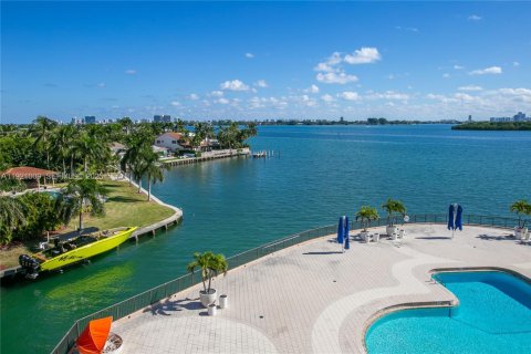 Condominio en venta en Miami, Florida, 2 dormitorios, 215.53 m2 № 1982033 - foto 2