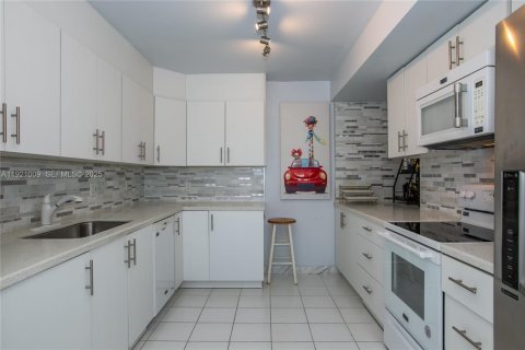 Condominio en venta en Miami, Florida, 2 dormitorios, 215.53 m2 № 1982033 - foto 10