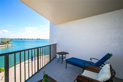 Condominio en venta en Miami, Florida, 2 dormitorios, 215.53 m2 № 1982033 - foto 3