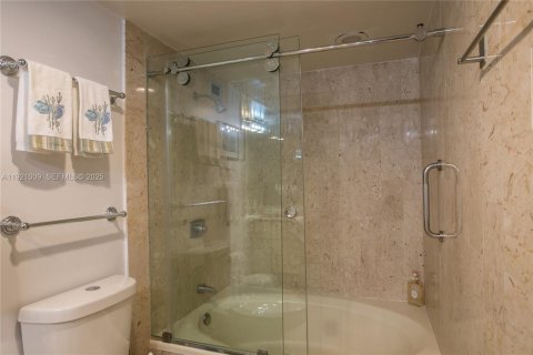 Condominio en venta en Miami, Florida, 2 dormitorios, 215.53 m2 № 1982033 - foto 15