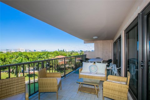 Condominio en venta en Miami, Florida, 2 dormitorios, 215.53 m2 № 1982033 - foto 13