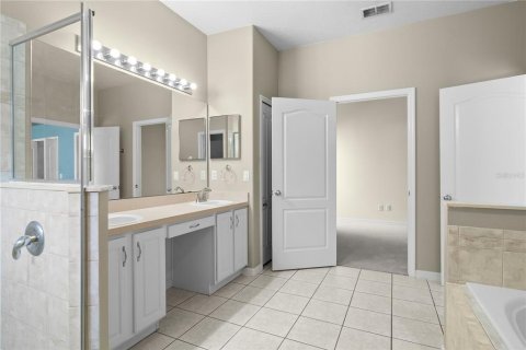 House in Winter Garden, Florida 3 bedrooms, 203.46 sq.m. № 1899223 - photo 17