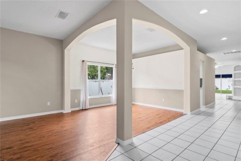 House in Winter Garden, Florida 3 bedrooms, 203.46 sq.m. № 1899223 - photo 5