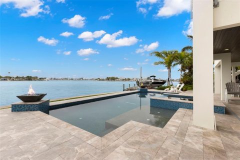 House in Largo, Florida 5 bedrooms, 416.67 sq.m. № 2432696 - photo 8