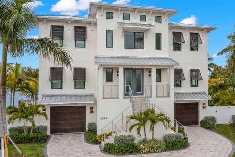 House in Largo, Florida 5 bedrooms, 416.67 sq.m. № 2432696 - photo 2