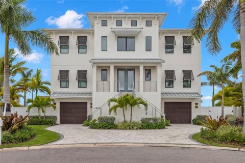 House in Largo, Florida 5 bedrooms, 416.67 sq.m. № 2432696