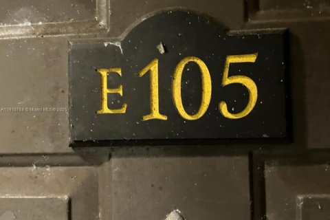 Condominio en Pompano Beach, Florida, 2 dormitorios  № 1972104