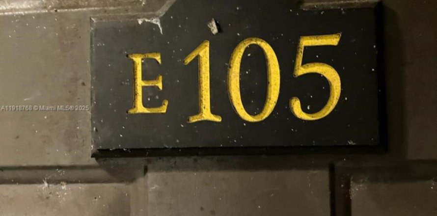 Condominio en Pompano Beach, Florida, 2 dormitorios  № 1972104