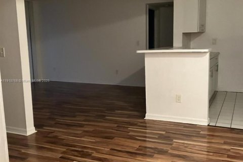 Condominio en alquiler en Pompano Beach, Florida, 2 dormitorios, 98.2 m2 № 1972104 - foto 2