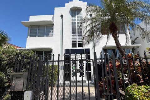 Купить кондоминиум в Майами-Бич, Флорида 1 спальня, 41.81м2, № 2058097 - фото 2