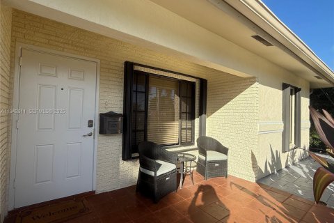 Снять в аренду виллу или дом в Форт-Лодердейл, Флорида 4 спальни, 201.04м2, № 2057836 - фото 3