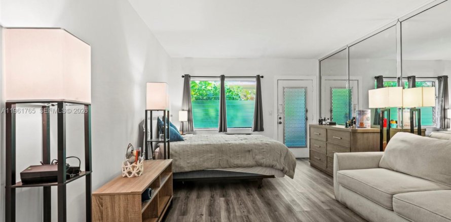 Студия в Майами-Бич, Флорида № 2024527