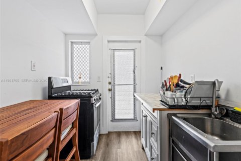 Снять в аренду квартиру в Майами-Бич, Флорида 35.3м2, № 2024527 - фото 3