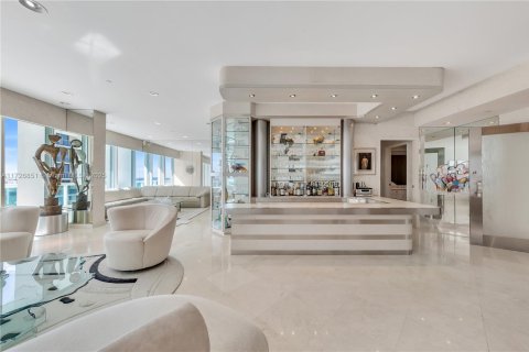 Condo in Bal Harbour, Florida, 2 bedrooms  № 1703583 - photo 16